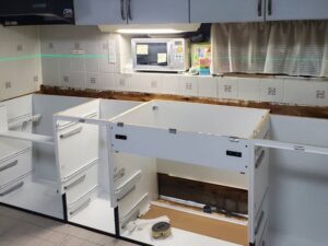 神奈川のキッチン取付け隊　キッチンまるごと取替リフォーム　施工中